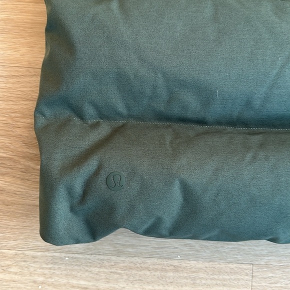 Lululemon Wunder Puff Vest
Tech Canvas men’s size s m L xl 
Color dark Forest - Picture 9 of 11